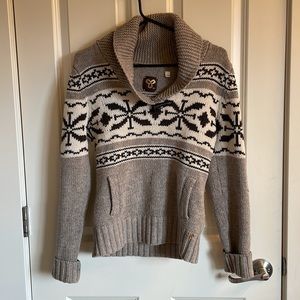 TNA Sweater. M.